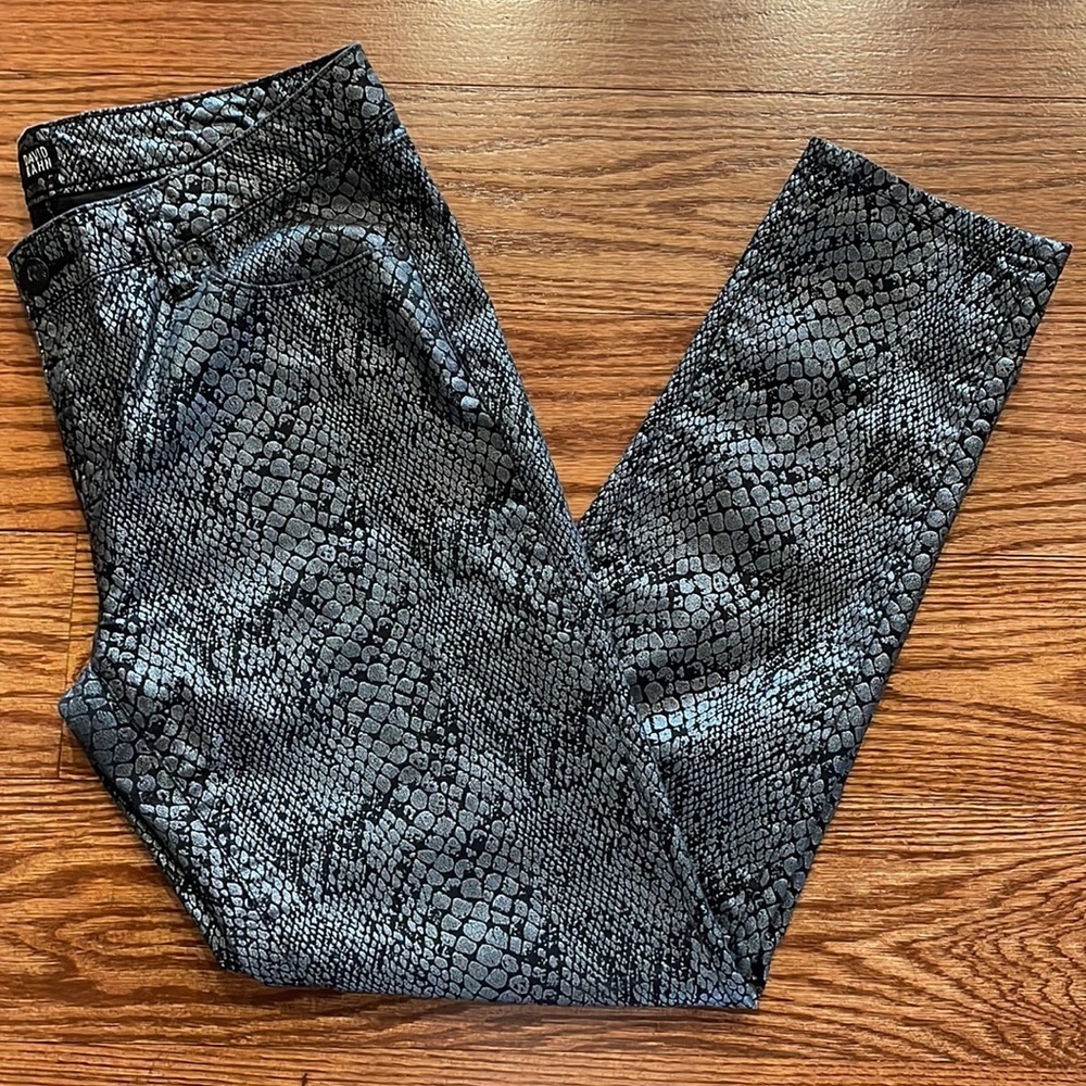 DAVID KAHN metallic snake print ankle jean stretch straight cut silver black 30w